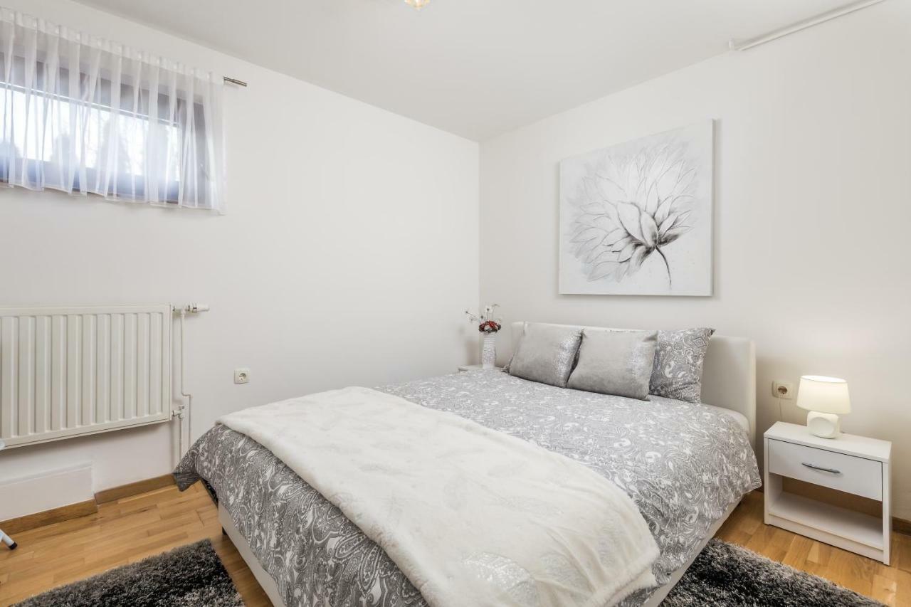 Apartman Javor Leilighet Otočac Eksteriør bilde
